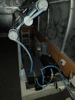 Rozvody hydroponie a akvaponie s čerpadly.